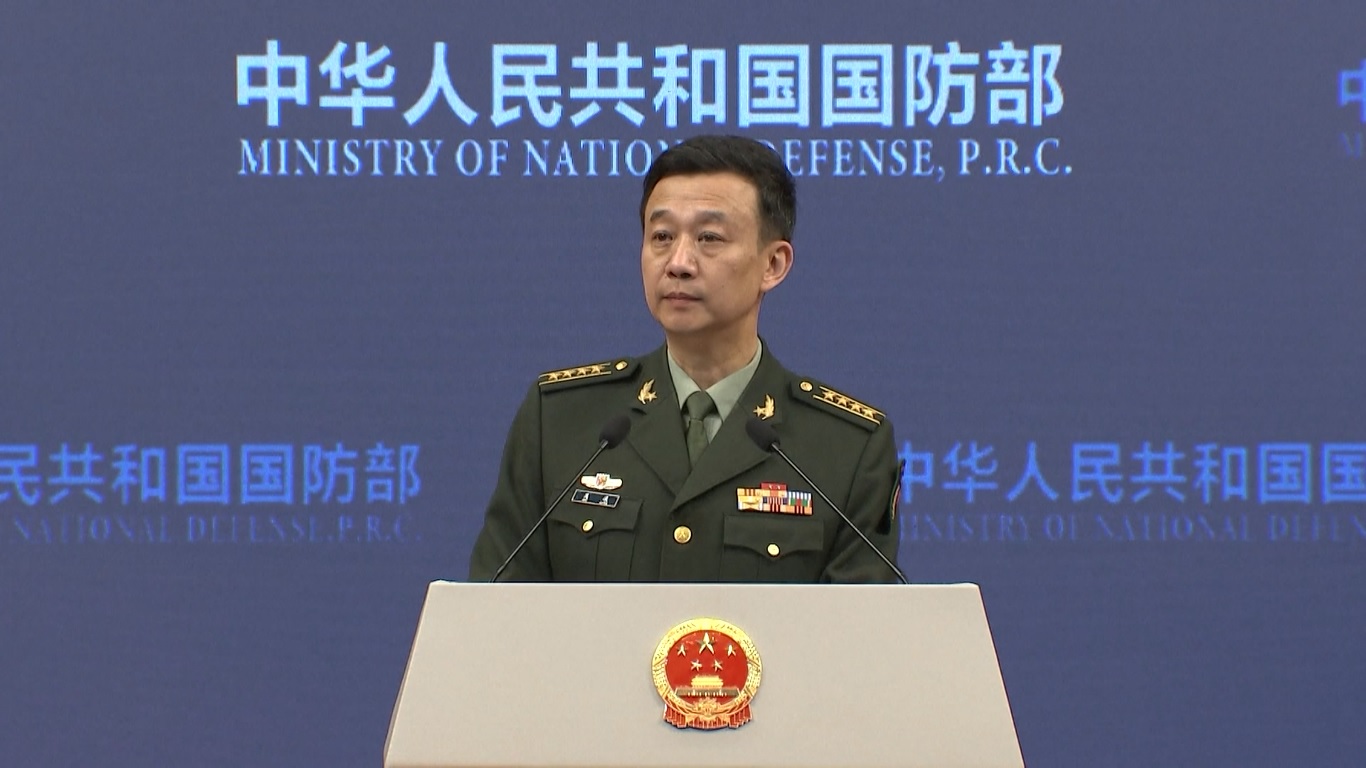 Wu Qian membuat pernyataan itu untuk menanggapi laporan pihak berwenang Filipina yang mengatakan bahwa jet tempur Tiongkok mengorbit sebuah pesawat Filipina selama patroli udara bersama dengan Australia akhir pekan lalu