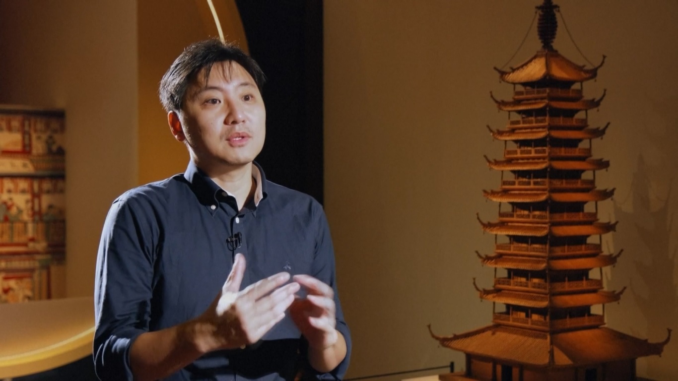 Beberapa model menggambarkan pagoda yang telah mengalami kerusakan sepanjang sejarah