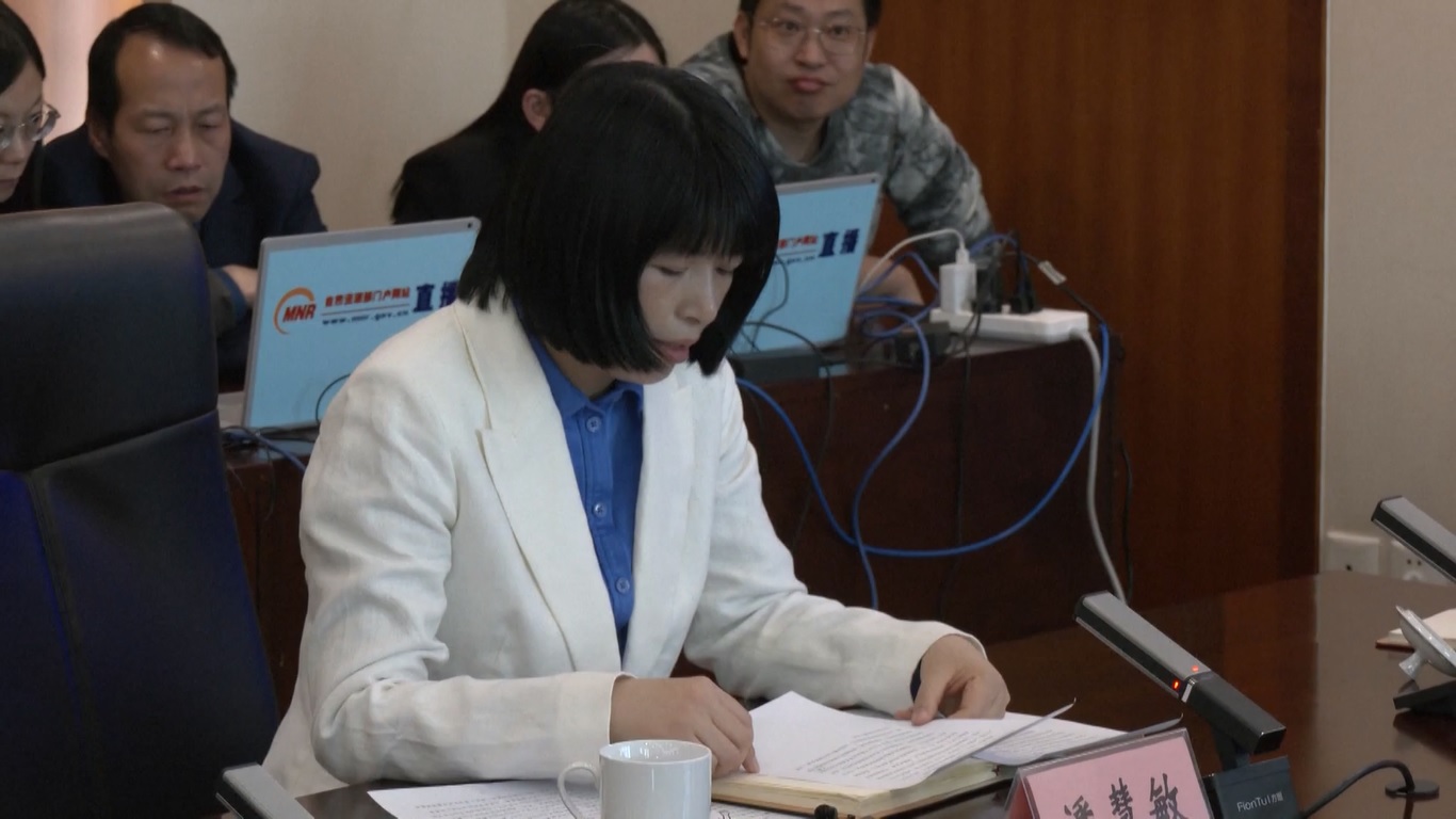 Energi laut mengacu pada energi terbarukan yang terkandung di dalam laut dan diubah menjadi listrik melalui pergerakan alami arus laut