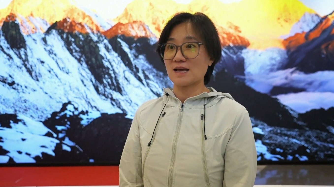 Ribuan Orang Tertarik ke Sichuan untuk Lomba Lari di Gletser dan Kegiatan Memancing