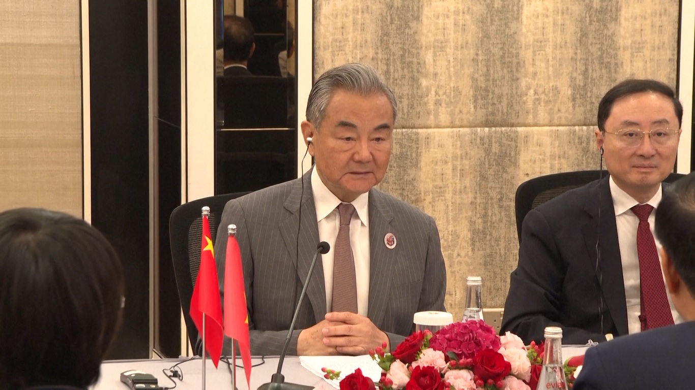 Menlu Tiongkok Serukan Kemajuan Komunitas Tiongkok-Vietnam dengan Masa Depan Bersama