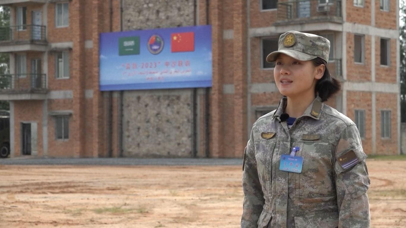 Dengan bantuan 12 penerjemah