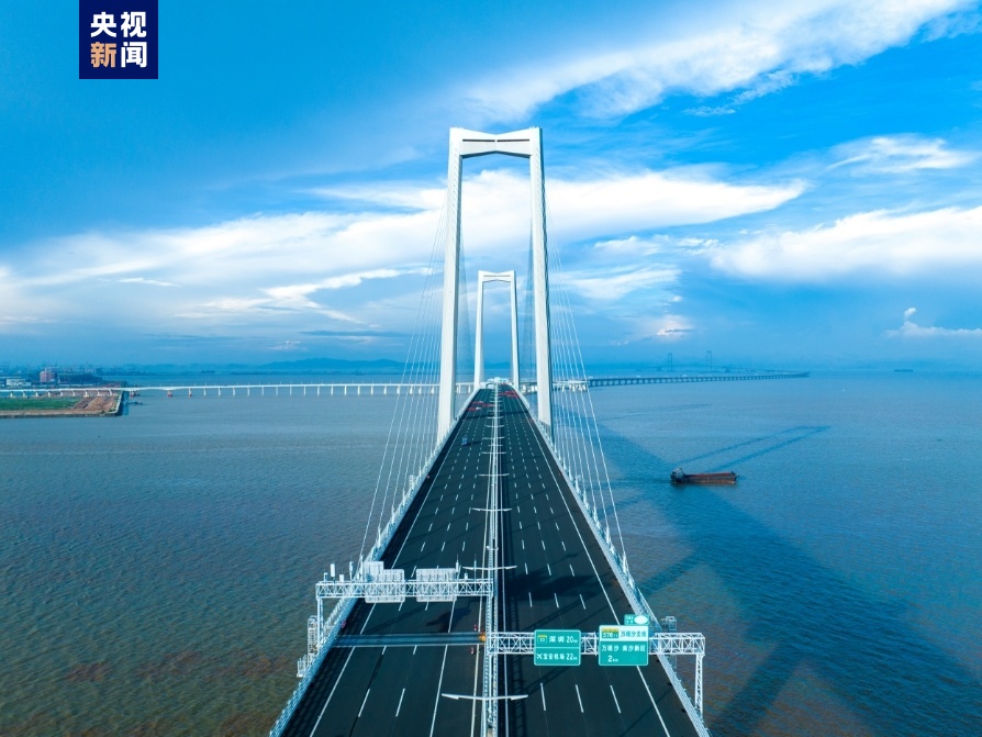 Jalur transportasi Shenzhen-Zhongshan yang terkenal terdiri dari satu terowongan bawah air