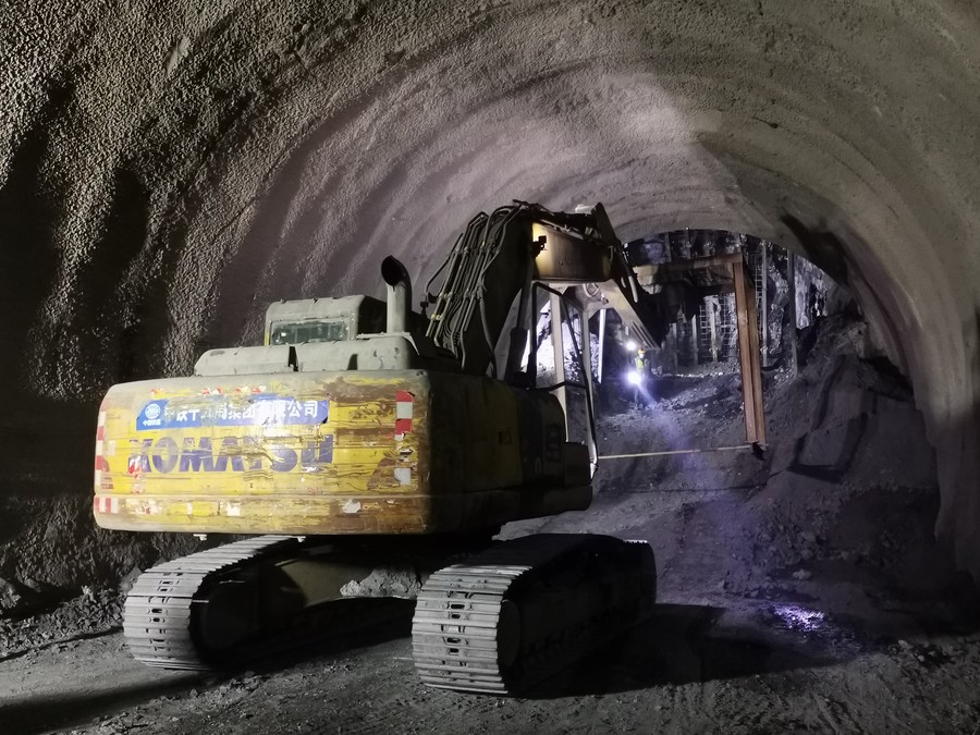 Sebuah terobosn baru dalam teknik pembangunan terowongan jalur kereta pertama yang melewati pegunungan Helan di daerah Otonom Etnis Hui Ningxia