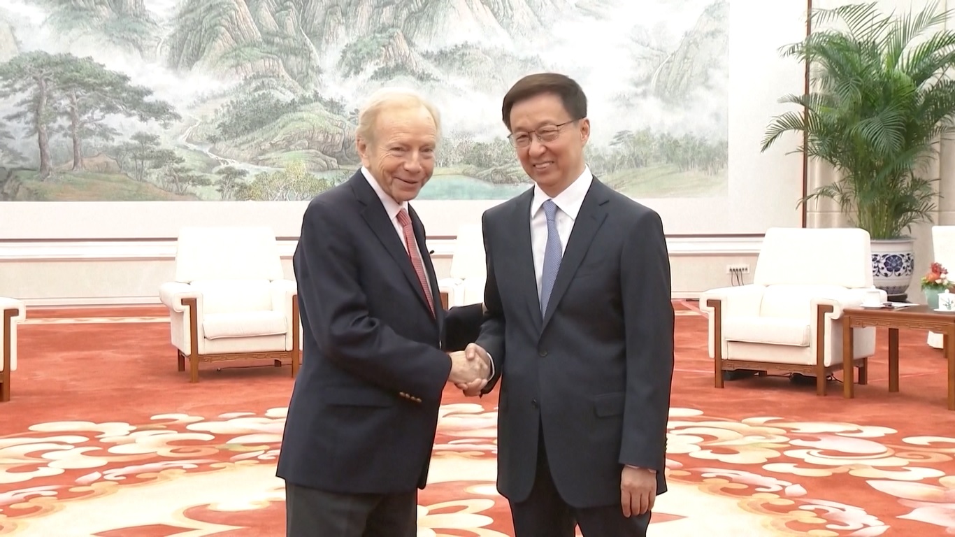 Dia mencatat bahwa Tiongkok selalu memandang dan menangani hubungannya dengan Amerika Serikat sesuai dengan tiga prinsip yaitu saling menghormati