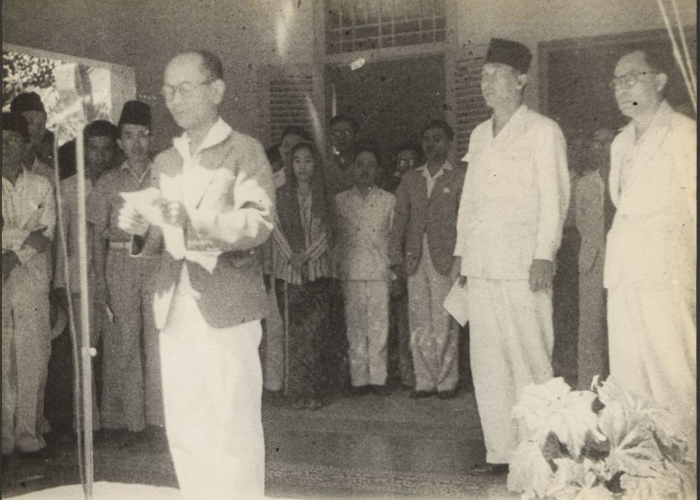 Artikel ini telah tayang di Idntimescom dengan judul Mendur Bersaudara dan 6 Fakta Perjalanan di Balik Foto Proklamasi RI 

Klik untuk baca: https://wwwidntimescom/science/discovery/ines-sela-melia-s/mendur-bersaudara-dan-fakta-perjalanan-di-balik-foto-proklamasi-ri-c1c2

Artikel ini telah tayang di Idntimescom dengan judul Mendur Bersaudara dan 6 Fakta Perjalanan di Balik Foto Proklamasi RI 

Klik untuk baca: https://wwwidntimescom/science/discovery/ines-sela-melia-s/mendur-bersaudara-dan-fakta-perjalanan-di-balik-foto-proklamasi-ri-c1c2