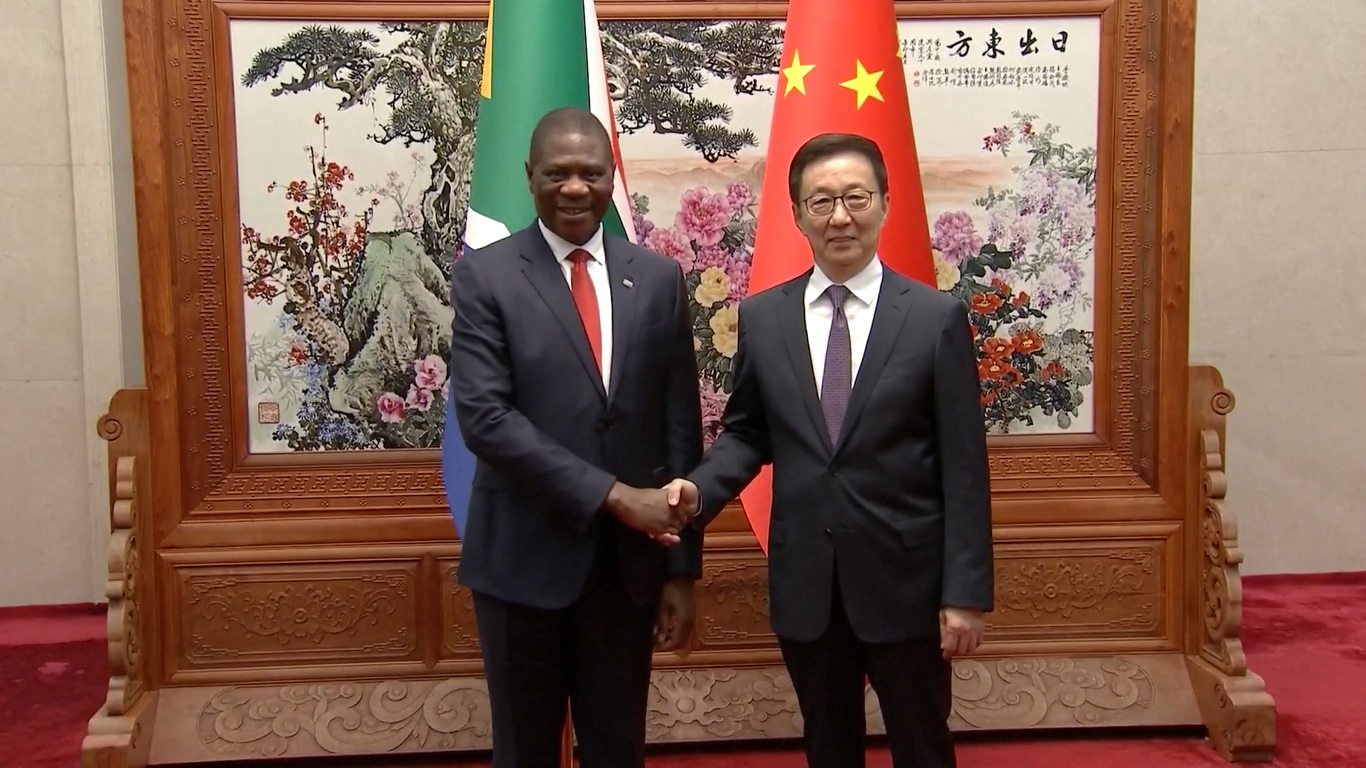 Wakil Presiden Tiongkok Bertemu dengan Wakil Presiden Afrika Selatan di Beijing
