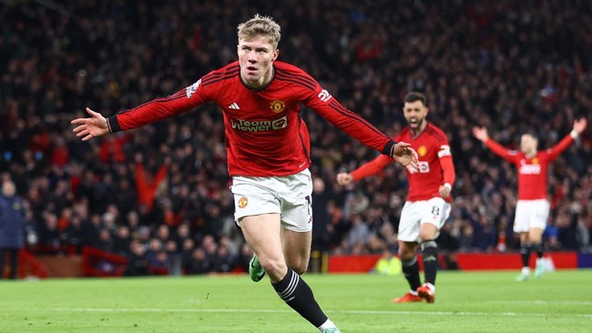 Klasemen Liga Inggris 2023/2024 mengalami perubahan usai sejumlah pertandingan berlangsung Minggu (14/1) malam Berikut klasemen Liga Inggris hingga Senin (15/1) dini hari WIB