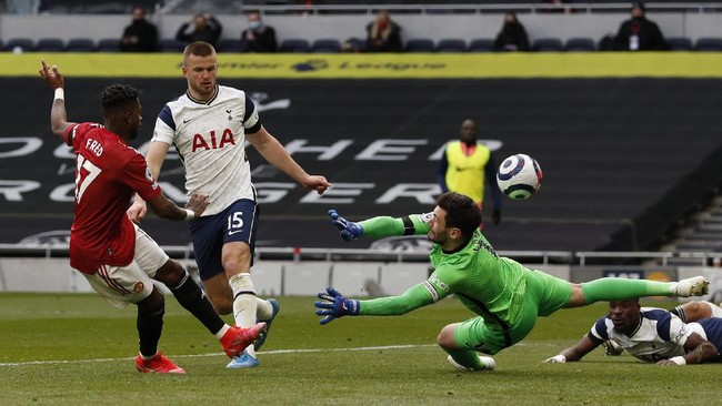 Manchester United bisa aji mumpung atau berkesempatan memanfaatkan situasi buruk yang sedang dialami Tottenham Hotspur di Liga Inggris