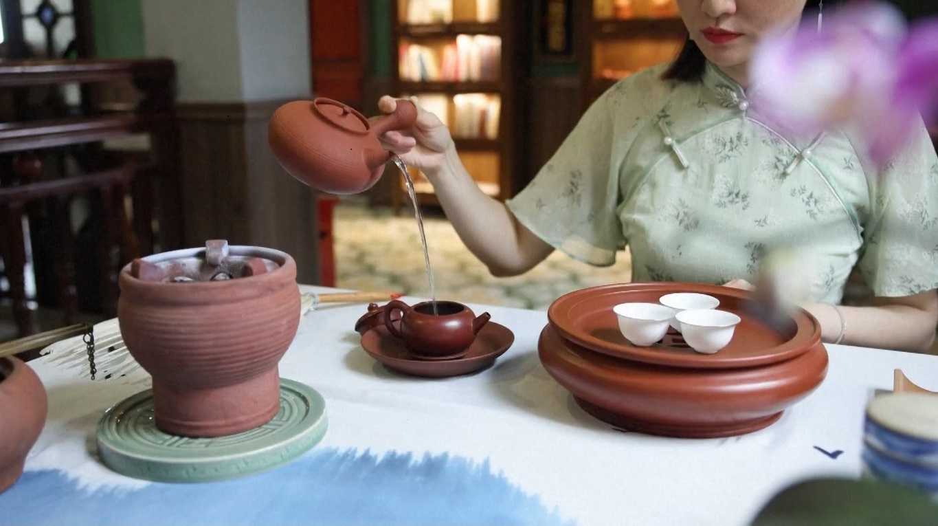 Menurut seorang pengrajin teh setempat