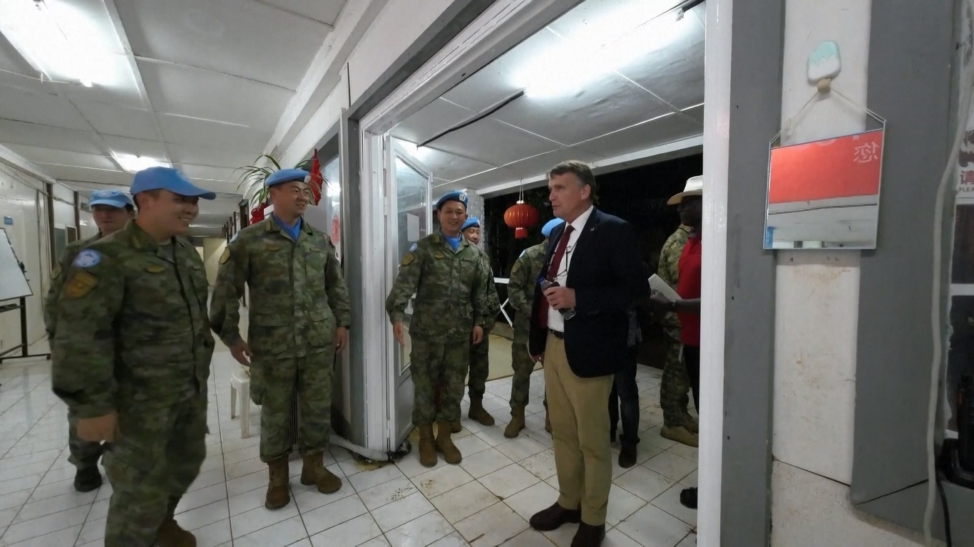 Dia sangat memuji pekerjaan pasukan penjaga perdamaian Tiongkok