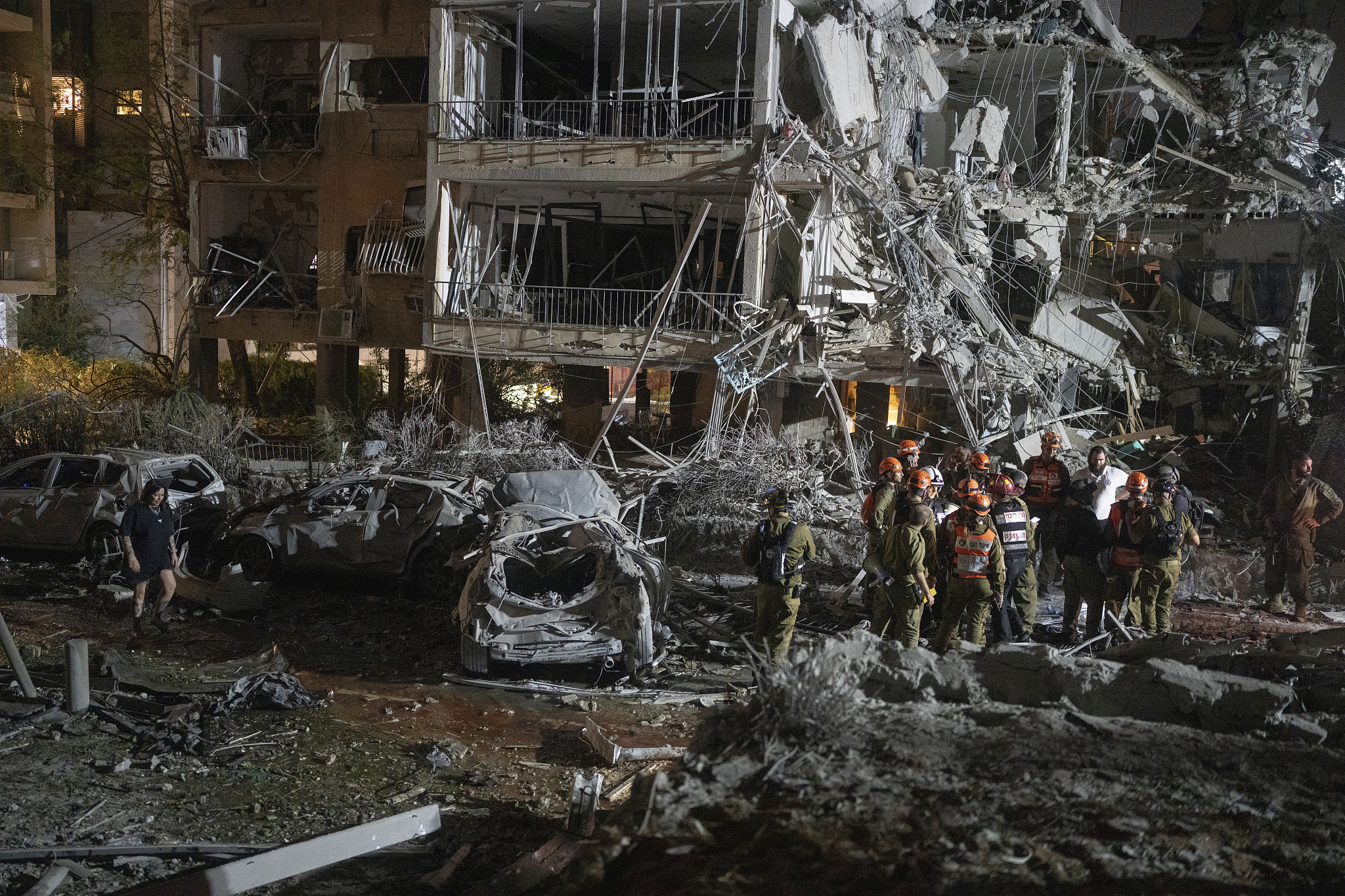 Serangan Israel terhadap Iran mengganggu pasokan minyak global sehingga meningkatkan kekhawatiran tentang konflik regional yang lebih luas