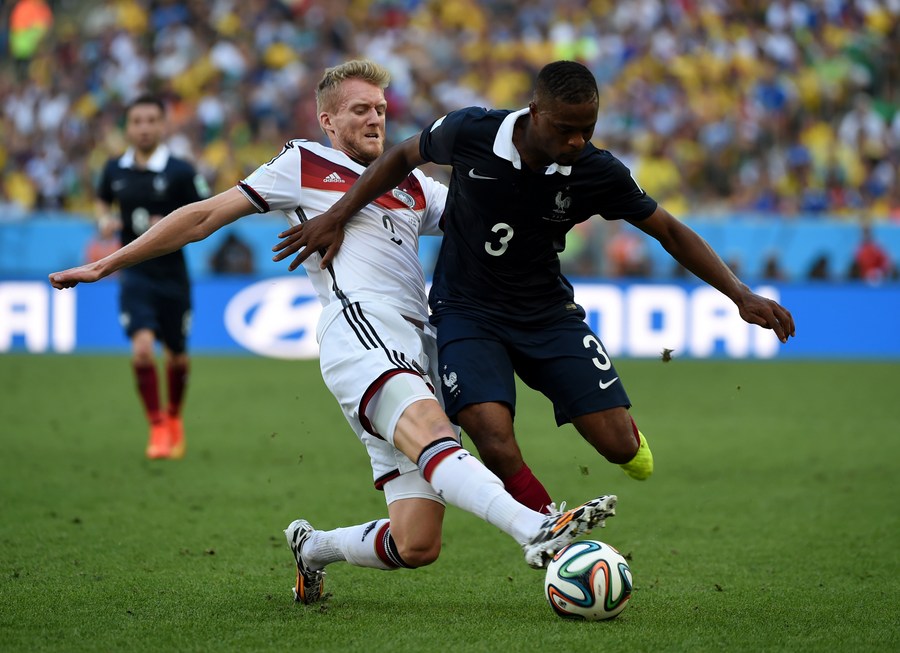 Eks bintang sepak bola Manchester United Patrice Evra mengatakan bahwa Tiongkok kemungkinan besar bisa menjadi negara sepak bola terbesar di dunia di masa mendatang