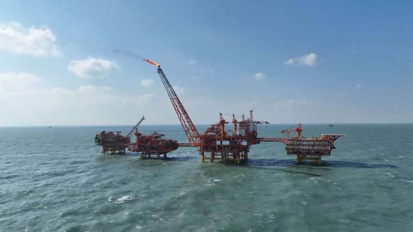 Ladang Gas Kondensat Bozhong 19-6 terletak di tengah Laut Bohai dan merupakan ladang pertama dengan Gas Terbukti di tempat lebih dari satu juta meter kubik di laut