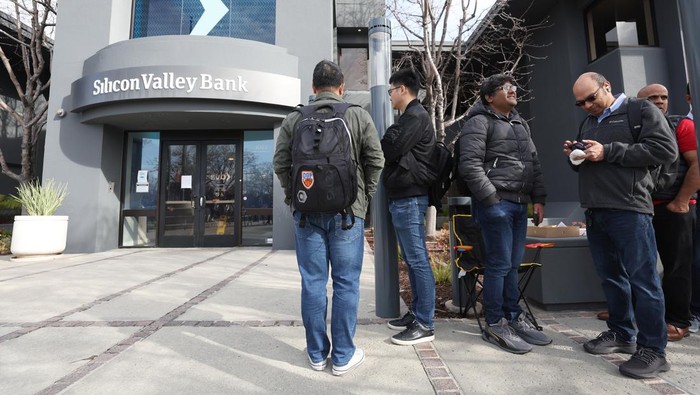 Menurunnya kinerja startup membuat ancaman penyaluran dana deposito yang dimiliki SVB untuk kredit ke perusahaan startup berkurang Padahal dana deposito yang terhimpun sangat besar