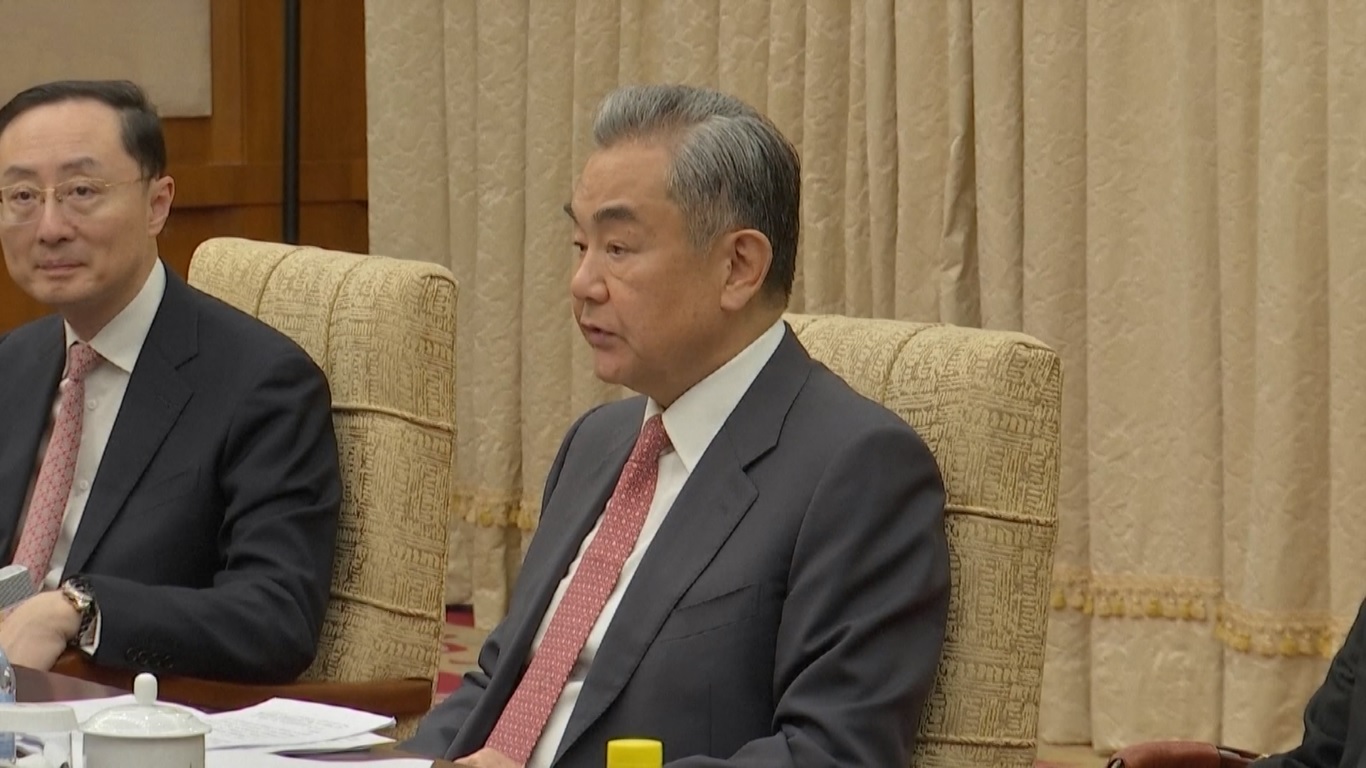 Janji tersebut disampaikan oleh Wang Yi saat mengadakan pembicaraan dengan Wakil Perdana Menteri dan Menteri Luar Negeri Pakistan