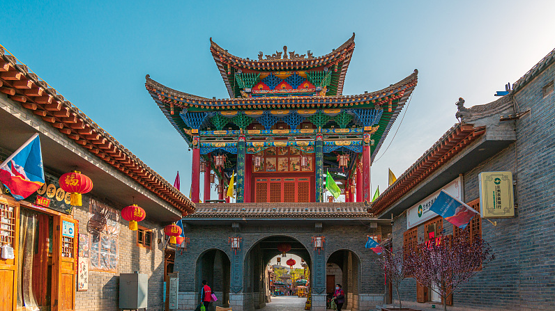 Menempati lokasi strategis di Sungai Kuning