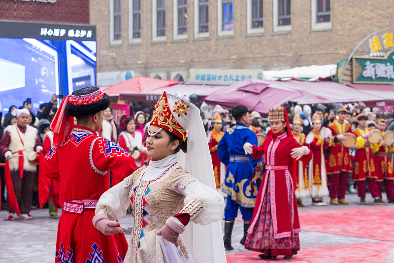 Buku tersebut menguraikan esensi