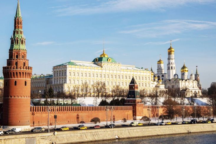 Presiden Rusia Vladimir Putin sedang tidak berada di Kremlin ketika serangan itu terjadi dan tidak terluka dalam insiden tersebut