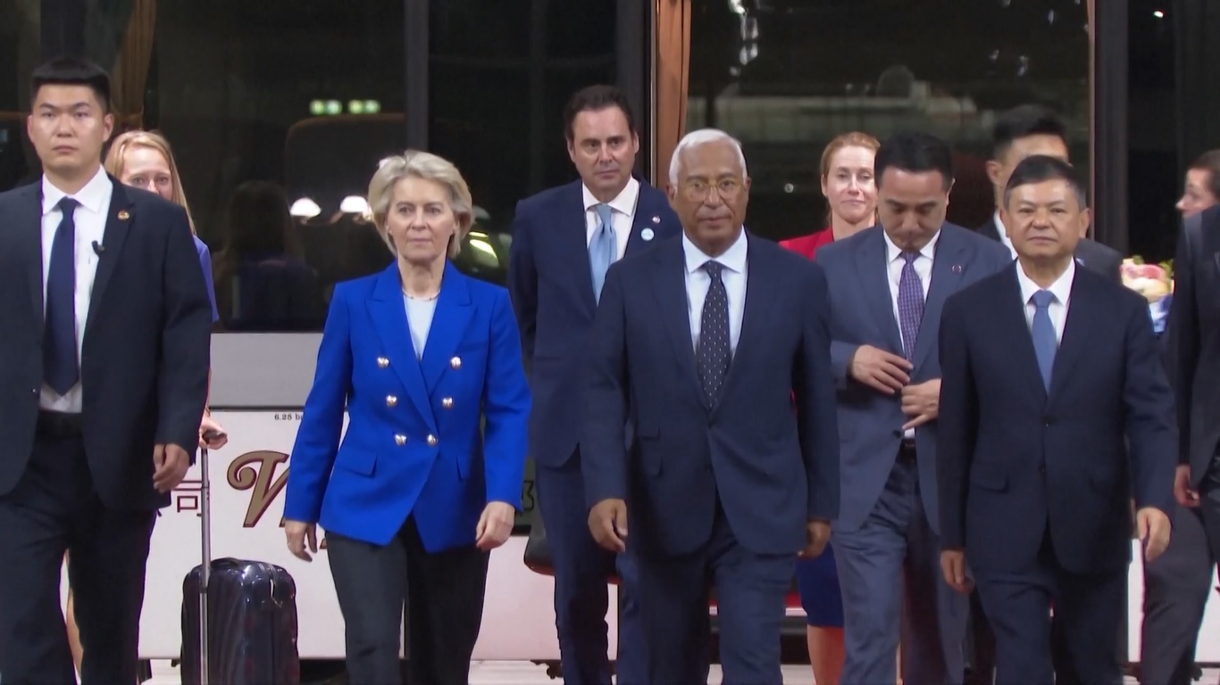 Para Pemimpin Uni Eropa Tiba di Beijing untuk Hadiri KTT Tiongkok-Uni Eropa