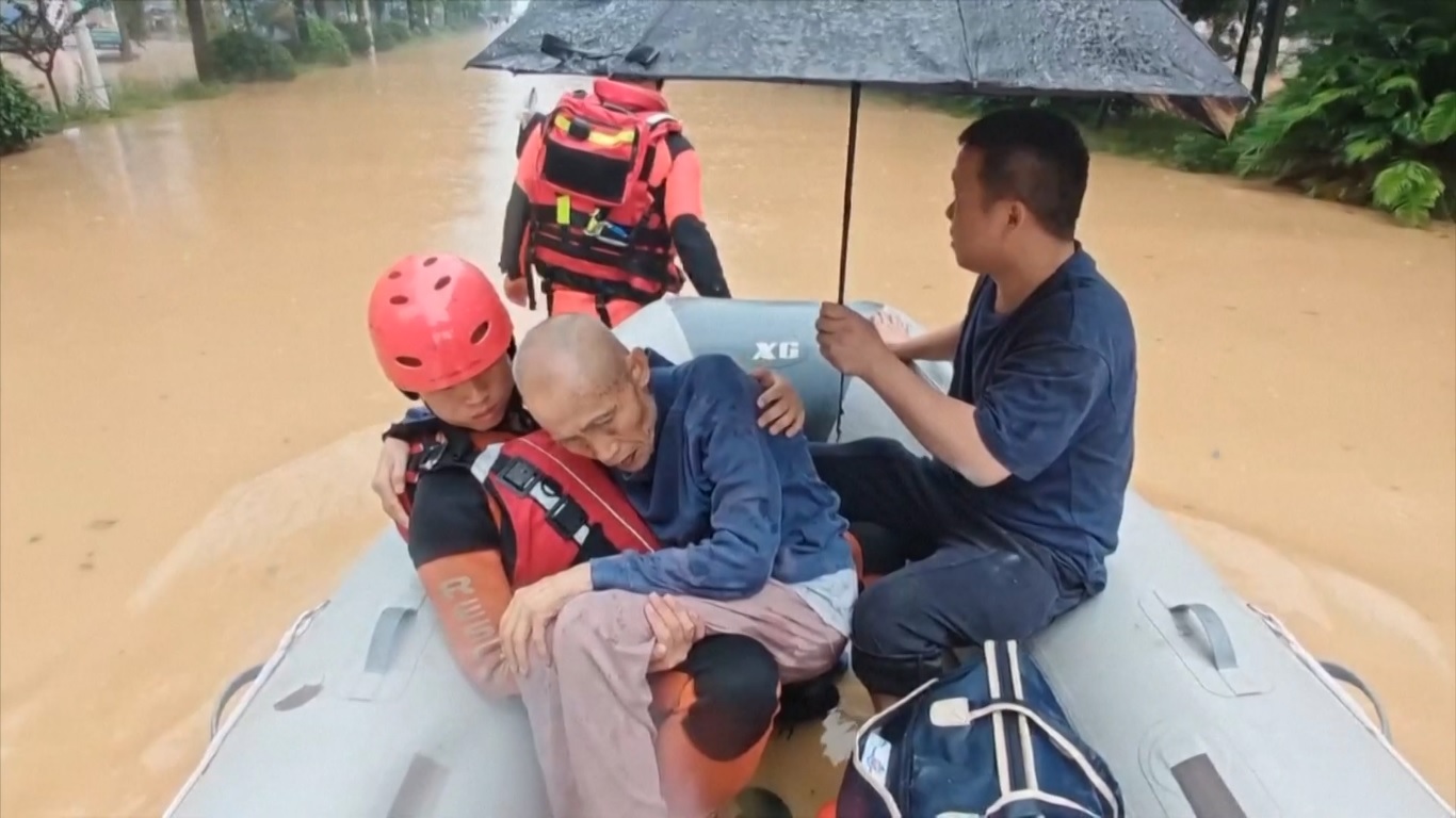 Tim Penyelamat Pimpin Upaya Pertolongan saat Banjir Dahsyat Melanda Guizhou