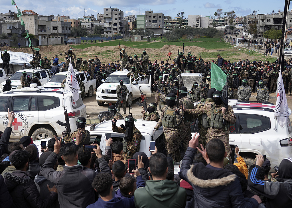 Wang menyatakan dukungan Tiongkok terhadap posisi negara-negara Arab yang adil dan penentangan terhadap pemindahan paksa rakyat Palestina