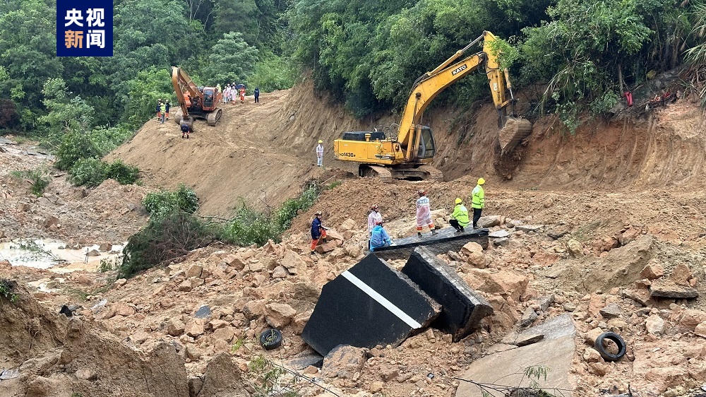 Diberitakan dari pemerintah kota Meizhou Provinsi Guangdong terhitung sampai pukul 05:30 2 Mei insiden amblas jalan yang terjadi di jalan tol Meizhou-Dabu sudah mengakibatkan sebanyak 23 kendaraan terjebak