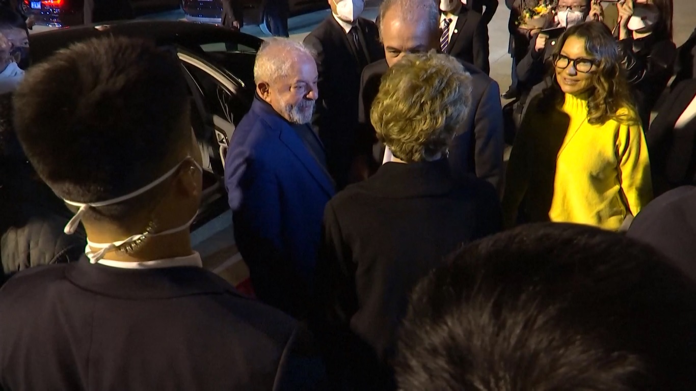 Lula yang berusia 77 tahun telah merencanakan untuk mengunjungi Tiongok bulan lalu tetapi dirawat di rumah sakit karena pneumonia