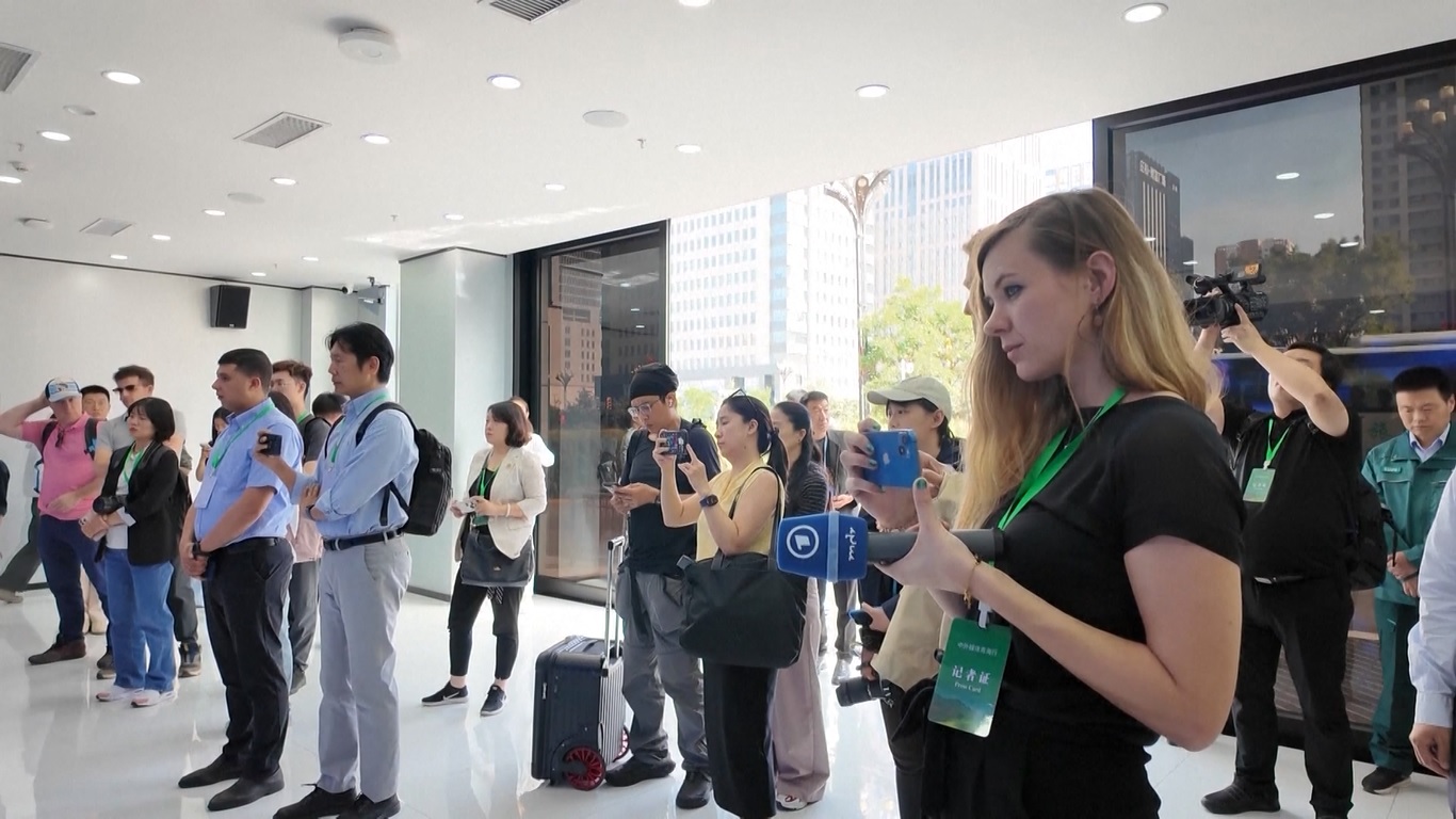 Jurnalis Asing Menyaksikan Pembangunan Hijau di Qinghai