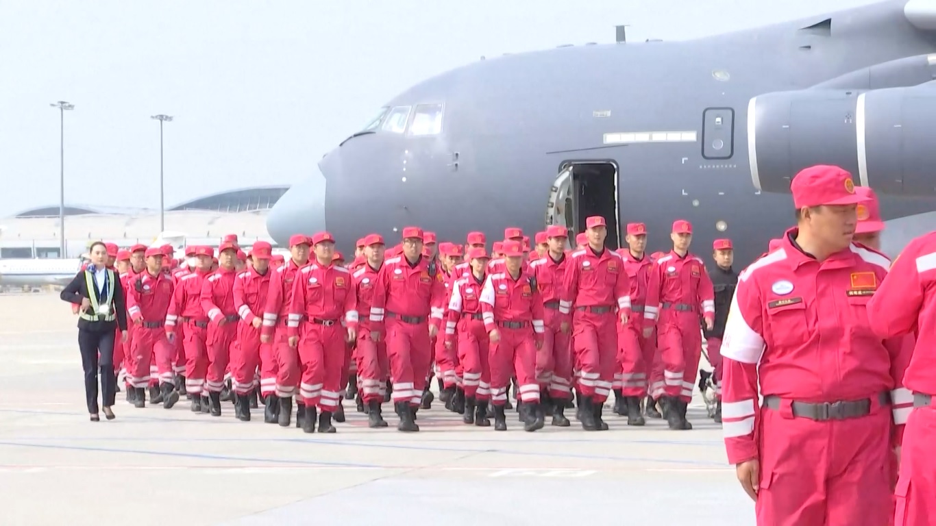 Mereka tiba kembali di Bandara Internasional Ibu Kota Beijing dengan pesawat angkut Y-20