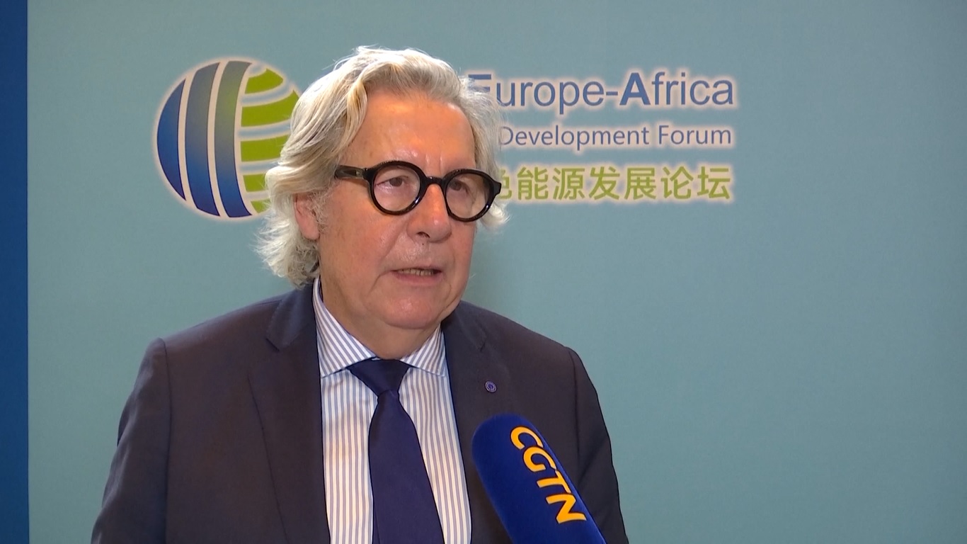 Laporan terbaru dari Badan Energi Internasional memperkirakan bahwa Tiongkok akan menyumbang hampir 60 persen dari semua kapasitas terbarukan yang terpasang di seluruh dunia antara sekarang dan 2030