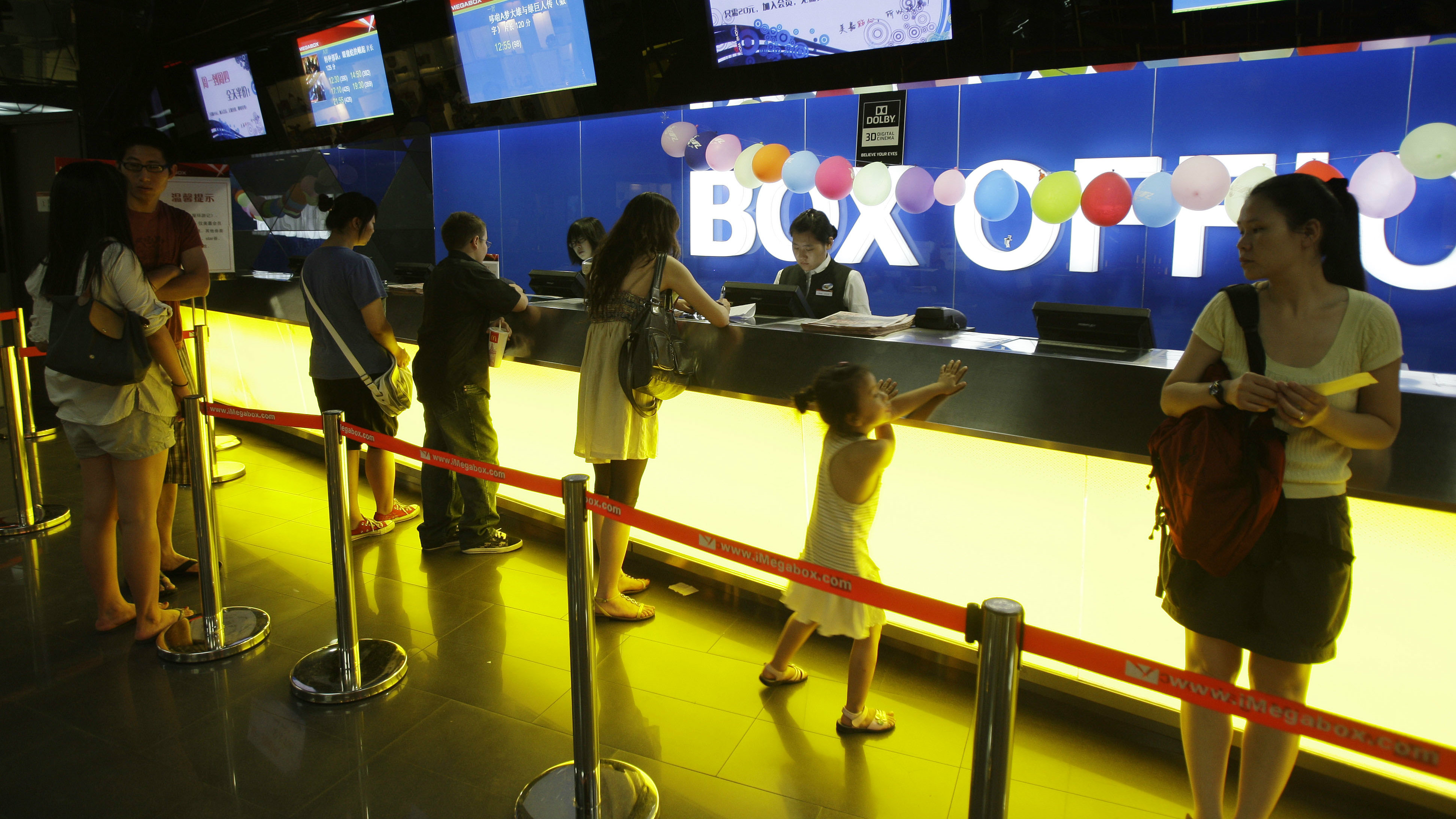 - Film aksi patriotik Home Coming mendominasi box office Tiongkok selama liburan Hari Nasional yang berakhir Jumat kemarin meraup keuntungan 1