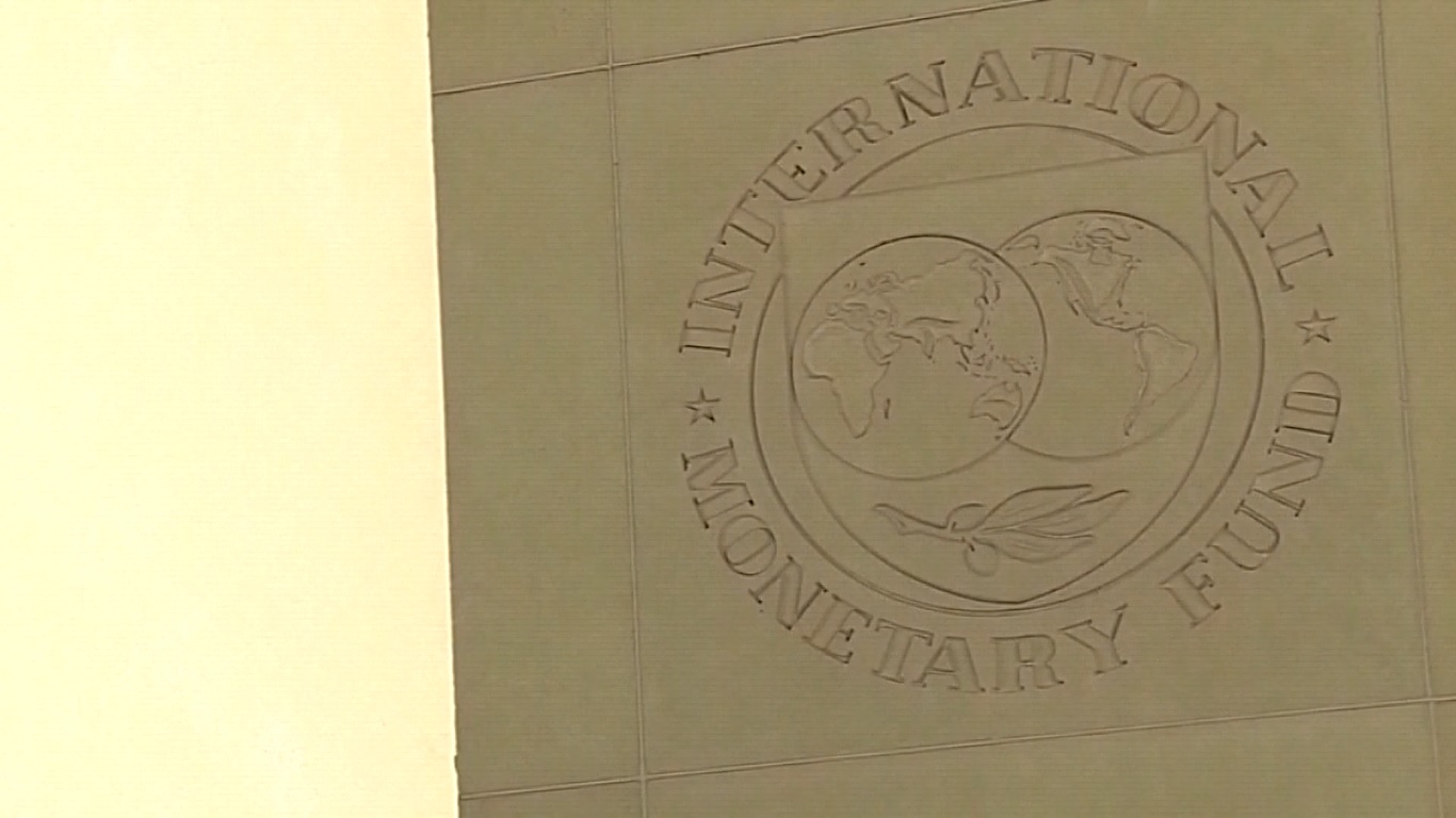 IMF mengaitkan revisi tersebut dengan peningkatan konsumsi swasta dan ekspor yang kuat pada kuartal pertama