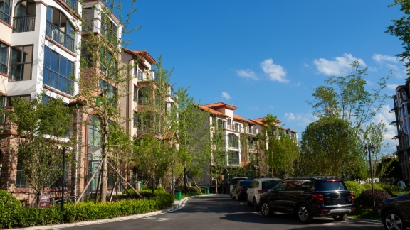 Prakarsa ini bertujuan untuk menciptakan kawasan pemukiman dengan tingkat kebisingan yang lebih rendah guna memastikan peningkatan kualitas tidur bagi penghuninya