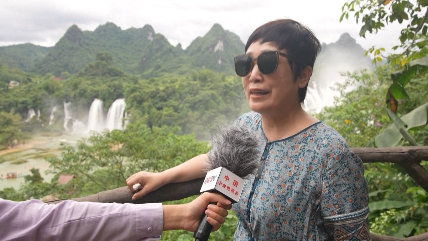 Ini merupakan air terjun terbesar di Asia dan air terjun lintas negara terbesar keempat di dunia