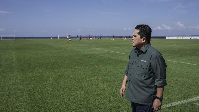 Ketua Umum PSSI Erick Thohir menyebut akan terus memantau kinerja Komisi Disiplin (Komdis) PSSI menyusul kekecewaan manajemen Persebaya Surabaya yang mendapat sanksi setelah Bonek hadir di laga away Liga 1 melawan PSIS Semarang