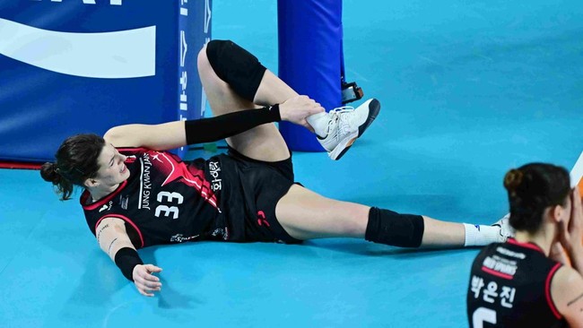 Pelatih Red Sparks Ko Hee Jin mengungkap kondisi terkini dari dua anak asuhnya yang cedera