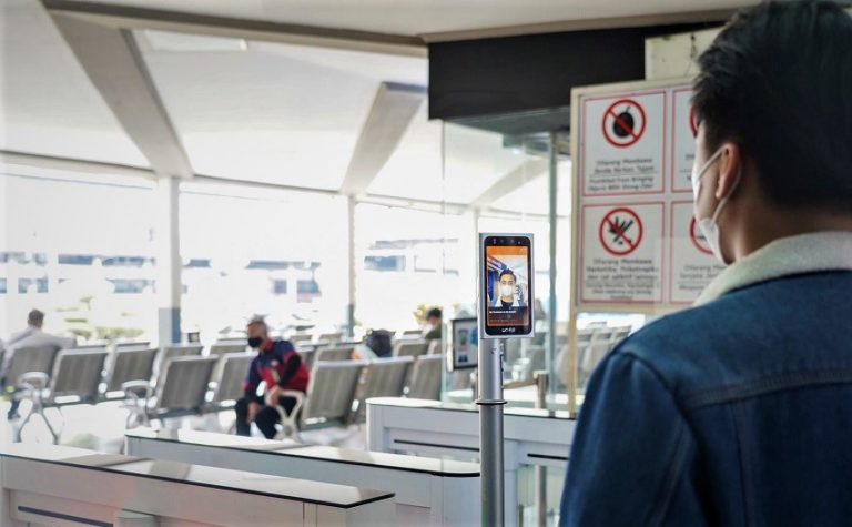 Pelanggan yang melakukan boarding melalui Face Recognition Gate tidak perlu lagi menunjukkan KTP atau bukti print tiket