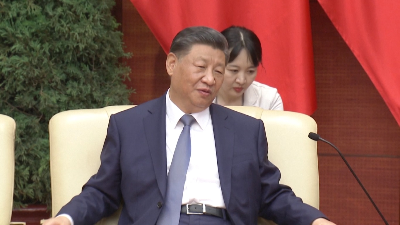 Xi menyampaikan apresiasinya atas keramahtamahan dan pengaturan seremonial yang dilakukan oleh Sekretaris Jenderal Nguyen Phu Trong dan istrinya selama kunjungan tersebut