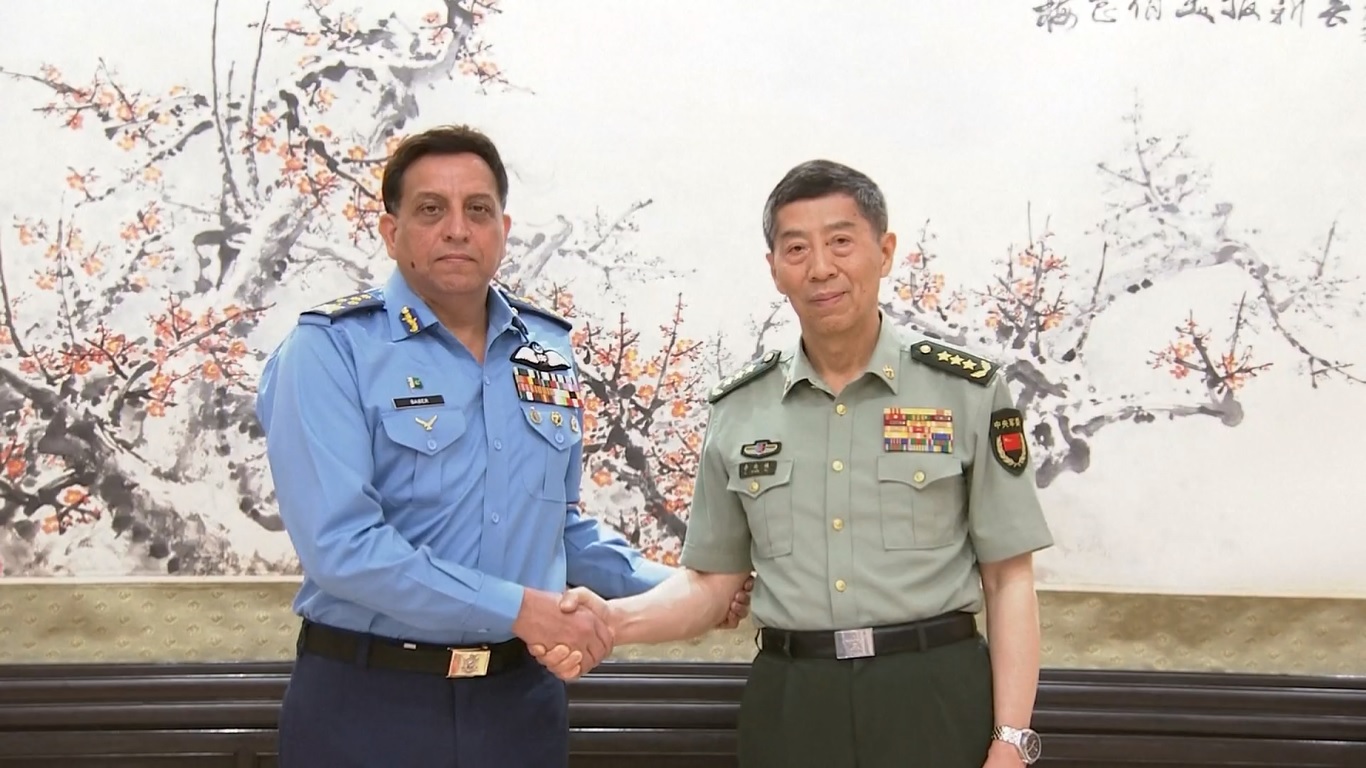 Li Shangfu mengatakan angkatan udara kedua negara harus meningkatkan kemampuan kolaboratif mereka melalui latihan bersama