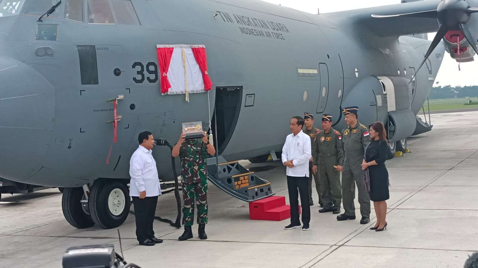 Jokowi menyebut total ada 5 pesawat Super Hercules yang dipesan oleh Indonesia dari pabrikannya