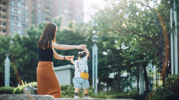 Buku-buku  Wacana Xi Jinping Tentang Perempuan, Anak-anak dan Keluarga Diterbitkan