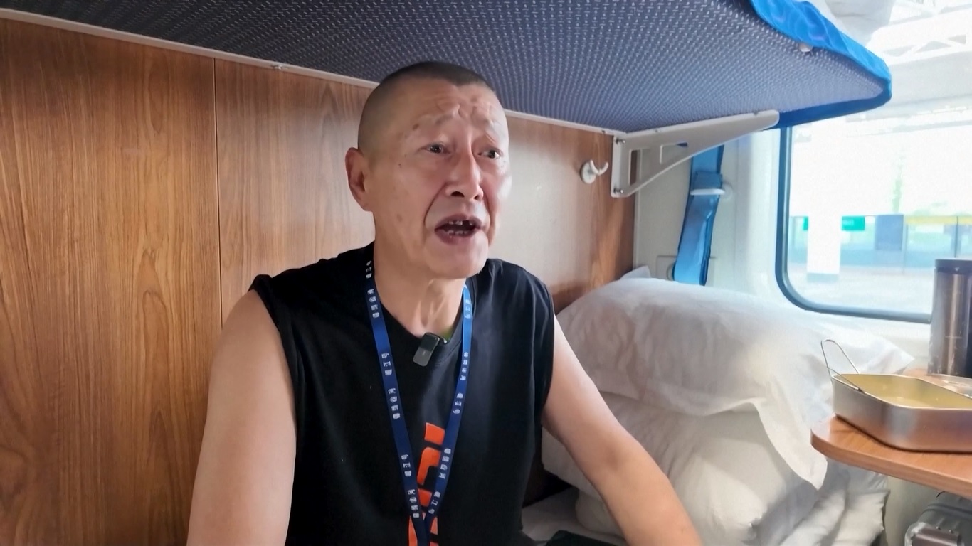 Gerbong hiburan yang baru dirancang juga memungkinkan penumpang untuk menunjukkan bakat mereka sehingga meningkatkan pengalaman perjalanan bagi wisatawan lansia