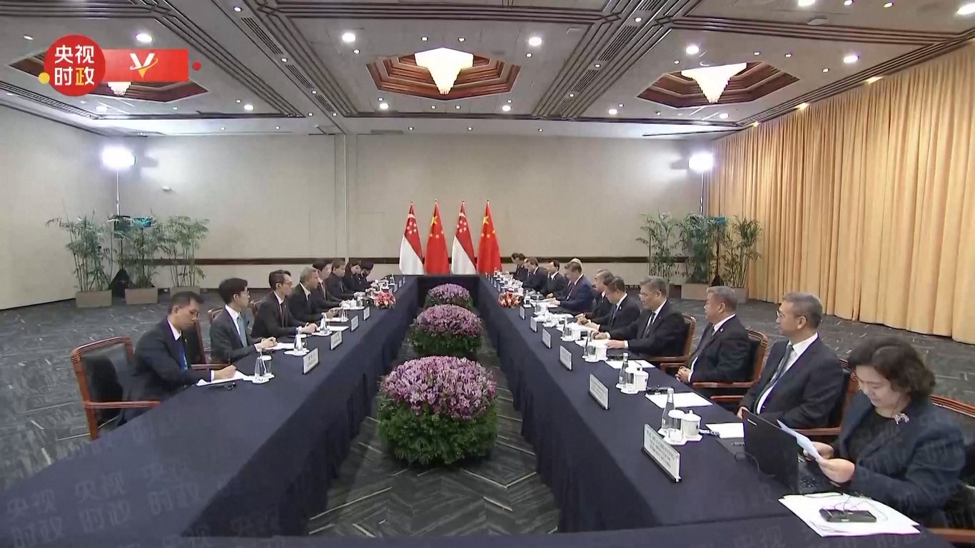 Pertemuan bilateral tersebut berlangsung di sela-sela Pertemuan Pemimpin Ekonomi APEC ke-31 yang diselenggarakan pada hari Jum'at (15/11) dan Sabtu (16/11) di Lima