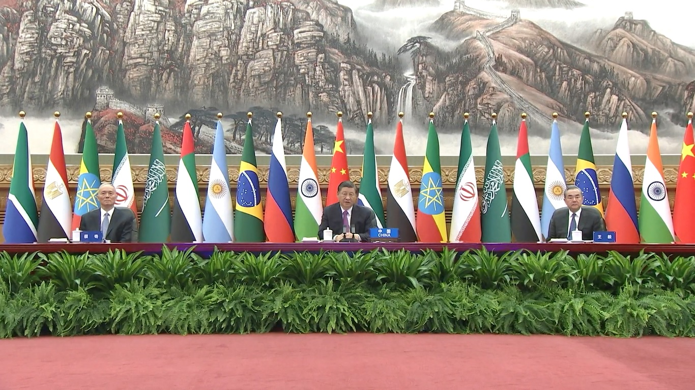 Tiongkok sangat prihatin bahwa konflik tersebut menyebabkan korban sipil yang sangat besar dan bencana kemanusiaan