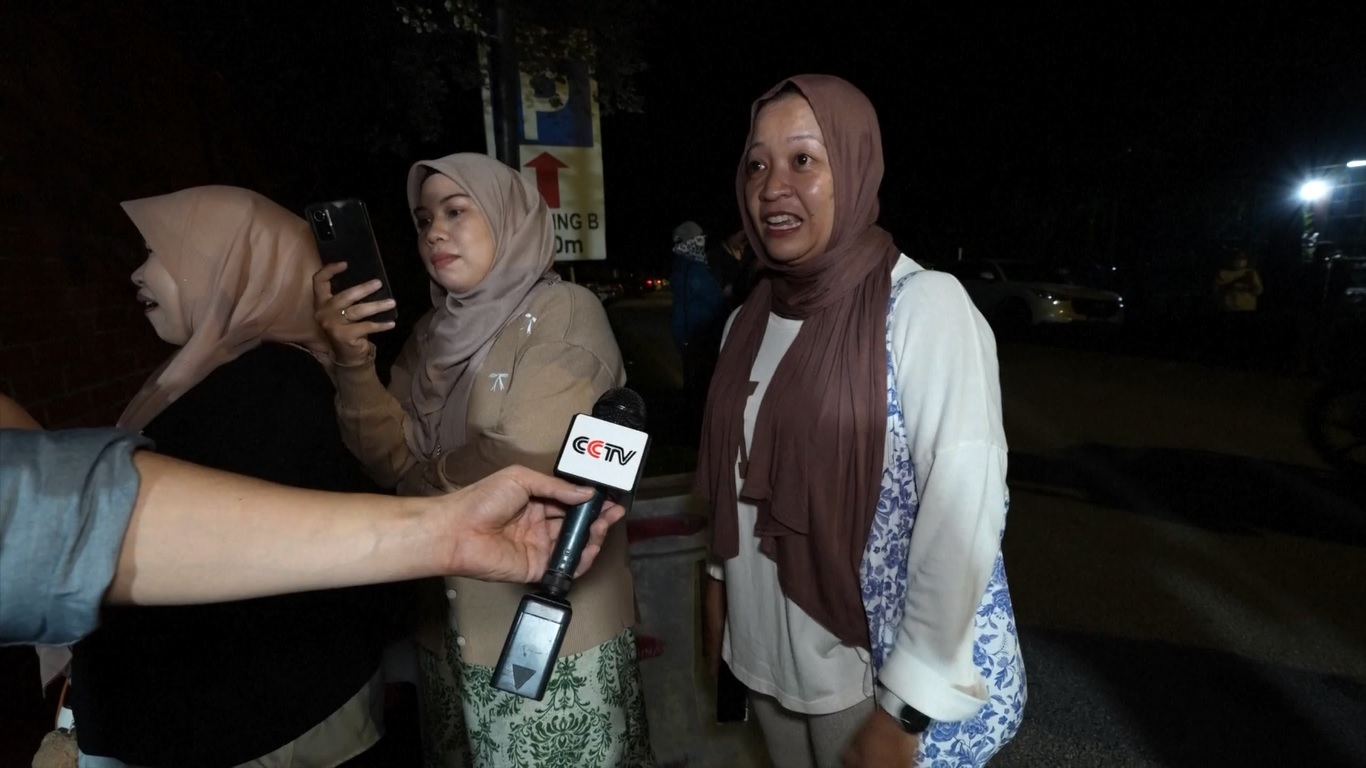 Pasangan panda raksasa yang ikonik tersebut dipinjamkan kepada pemerintah Malaysia pada tahun 2014 selama 10 tahun untuk menandai ulang tahun ke-40 hubungan diplomatik antara Malaysia dan Tiongkok