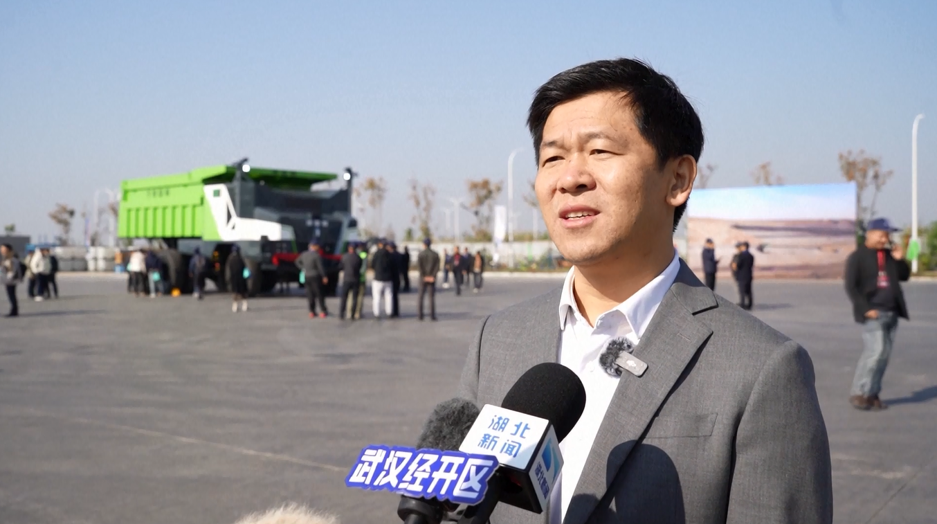 Truk Tambang Listrik Otonom Buatan Tiongkok Resmi Memulai Debut Publiknya di Wuhan