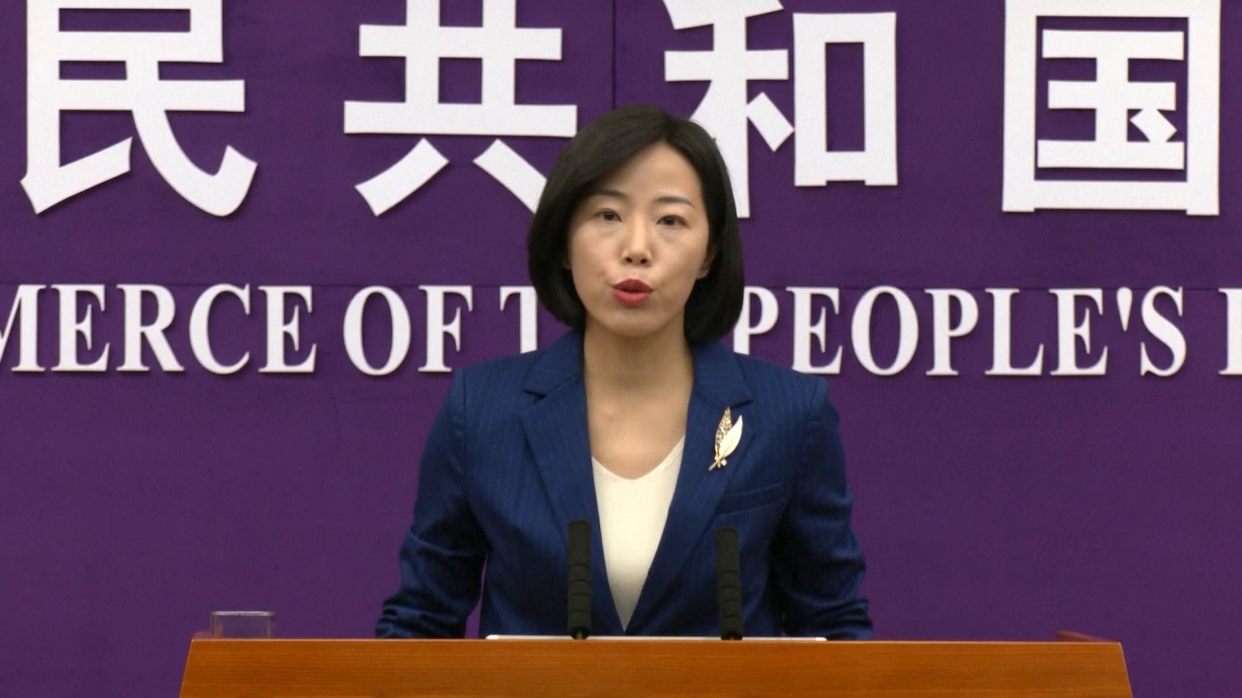 Ini merupakan respon dari laporan yang menyebut bahwa AS memaksa pemilik TikTok di Tiongkok untuk menjual saham mereka dengan alasan keamanan nasional