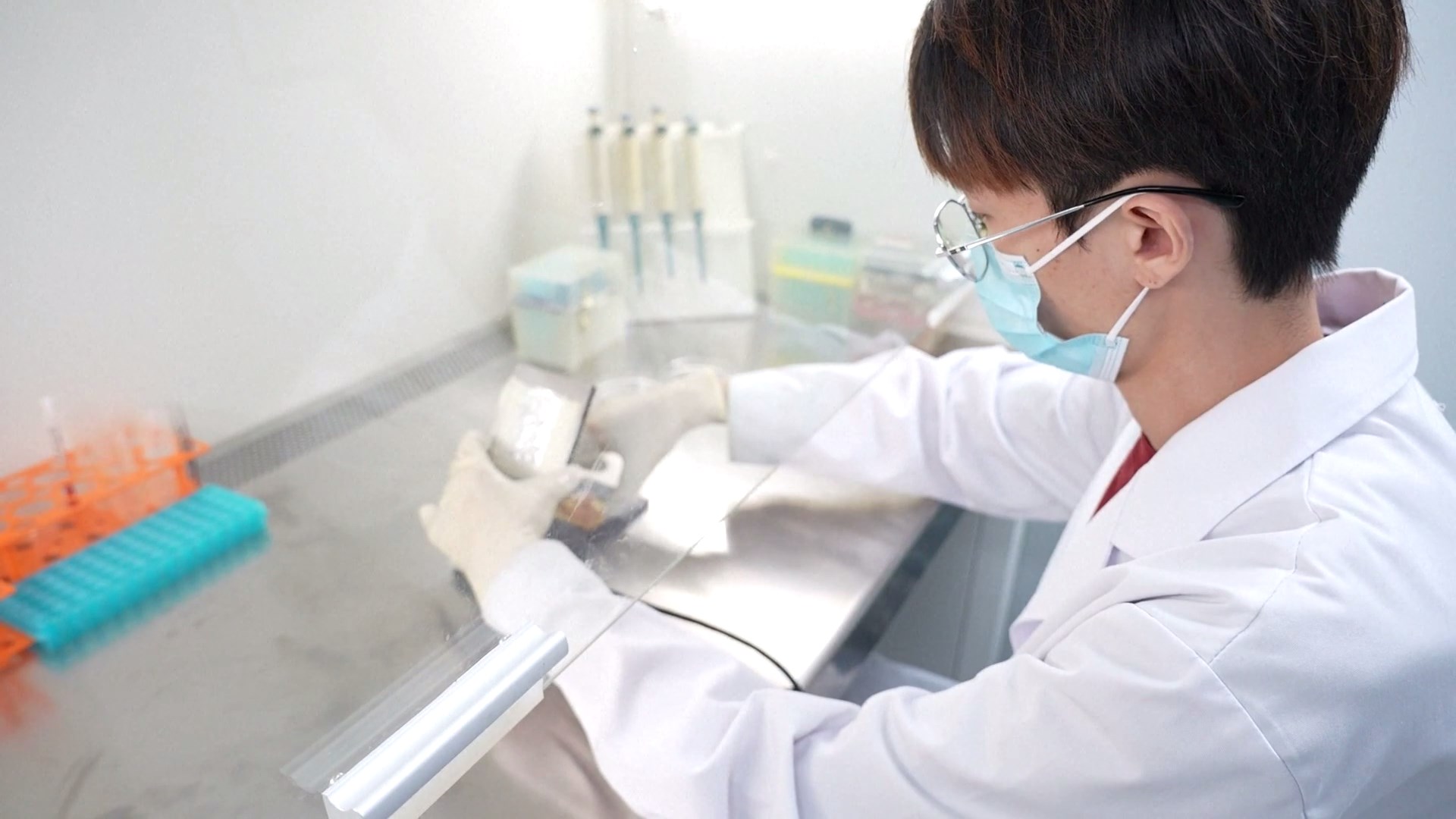 Para peneliti Tiongkok telah mengembangkan sistem interaksi cerdas brain-on-a-chip untuk melatih robot melakukan tugas