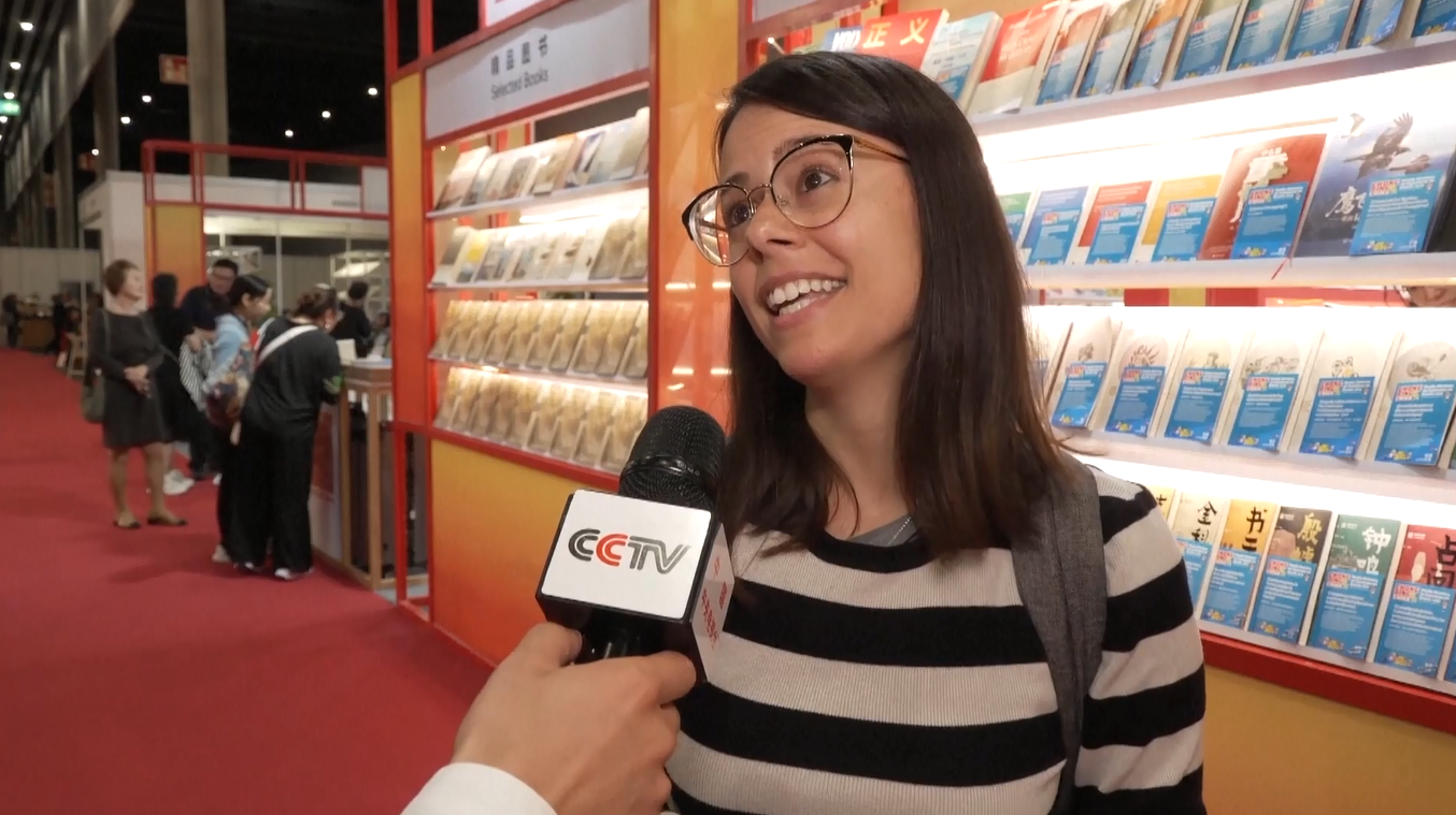 Stan Tiongkok Sukses Menarik Pengunjung di Pameran Dagang Penerbitan Terbesar di Spanyol